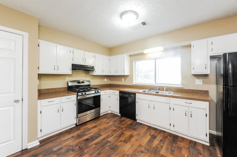 1,600/Mo, 3835 Scarsborough Drive Lawrenceville, GA 30044 Kitchen View