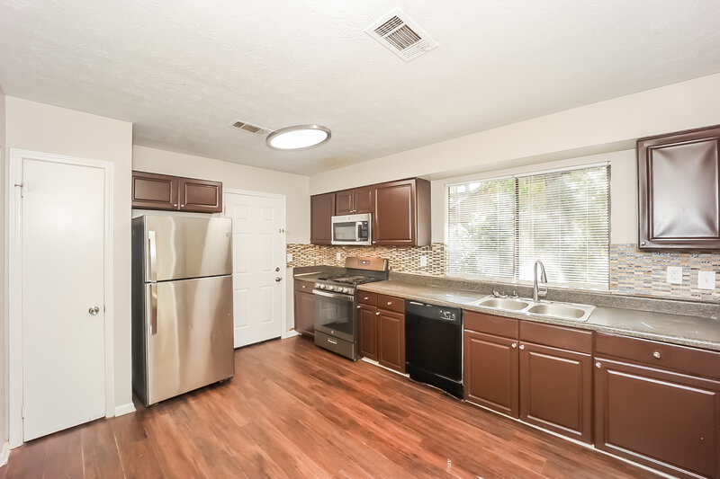 2,190/Mo, 67 Burnham Circle Jonesboro, GA 30238 Kitchen View