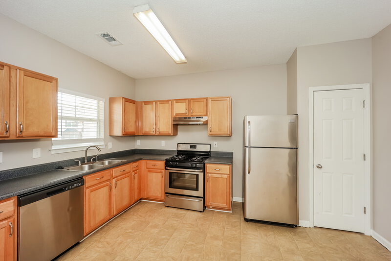 0/Mo, 158 Stillwood Drive Newnan, GA 30265 Kitchen View