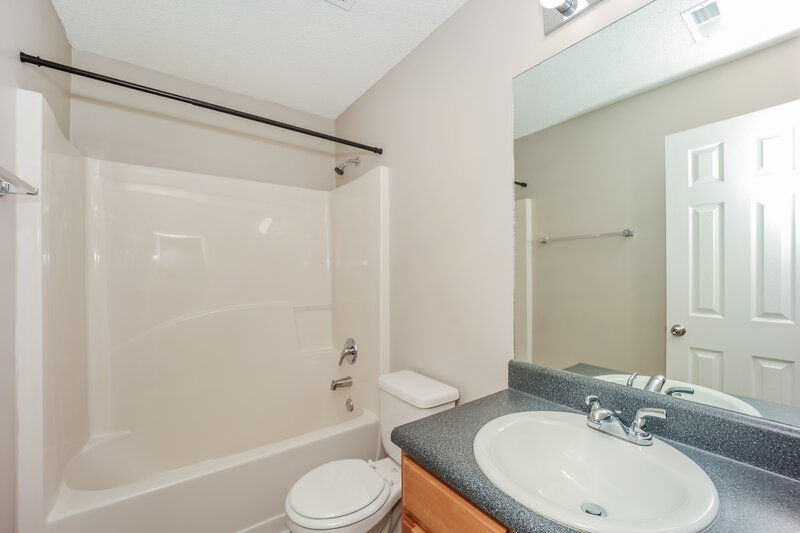 0/Mo, 158 Stillwood Drive Newnan, GA 30265 Bathroom View