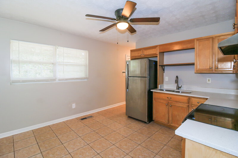 1,570/Mo, 8872 Channing Drive Jonesboro, GA 30238 Kitchen View 2