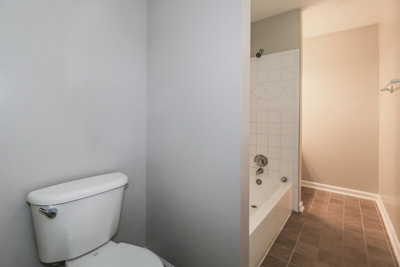 1,570/Mo, 8872 Channing Drive Jonesboro, GA 30238 Main Bathroom View