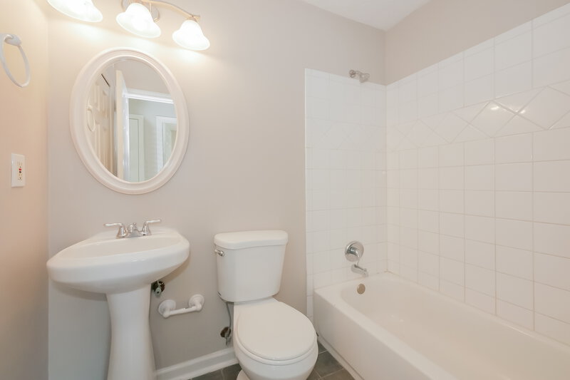1,500/Mo, 8872 Channing Drive Jonesboro, GA 30238 Bathroom View