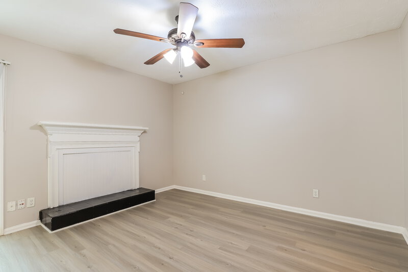 2,625/Mo, 213 Quail Run Roswell, GA 30076 Living Room View