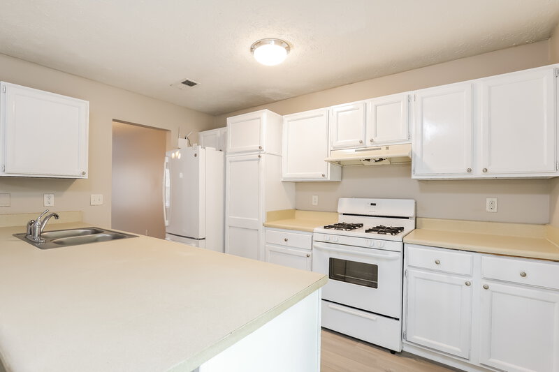 2,625/Mo, 213 Quail Run Roswell, GA 30076 Kitchen View 2