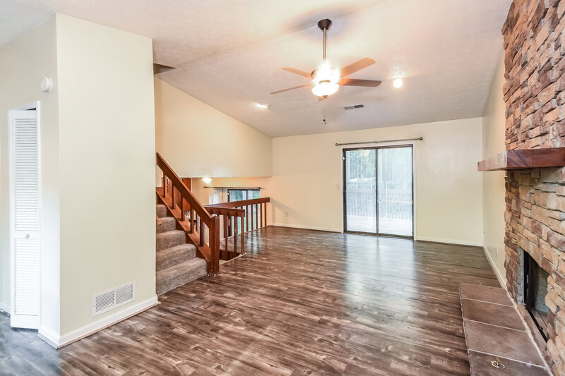 1,860/Mo, 496 Jaywood Drive Stone Mountain, GA 30083 Living Room View