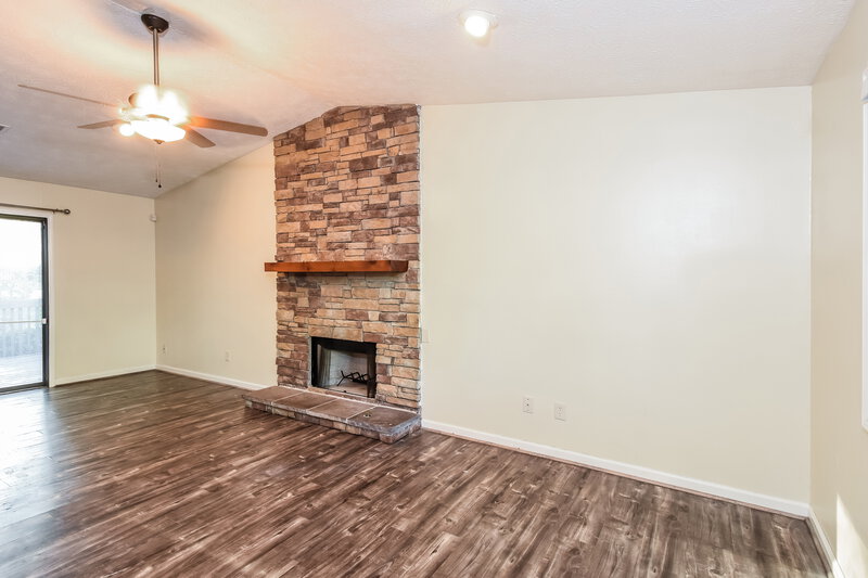 1,860/Mo, 496 Jaywood Drive Stone Mountain, GA 30083 Living Room View 2