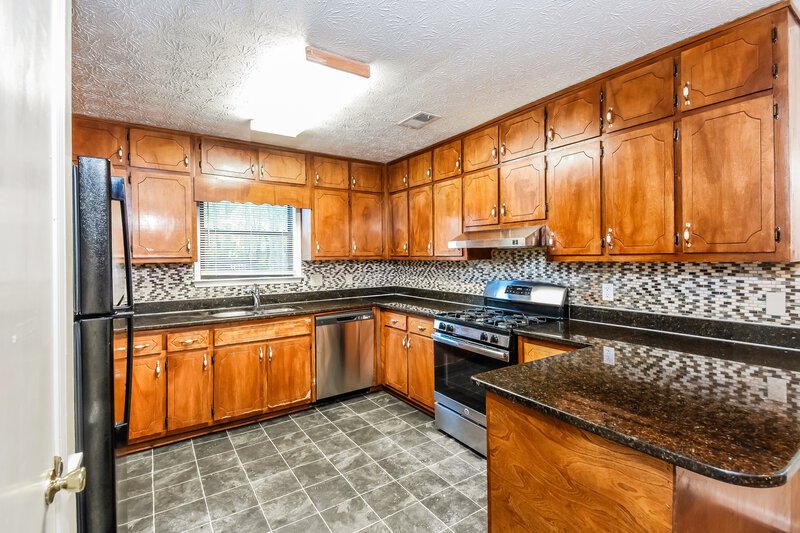 1,860/Mo, 496 Jaywood Drive Stone Mountain, GA 30083 Kitchen View
