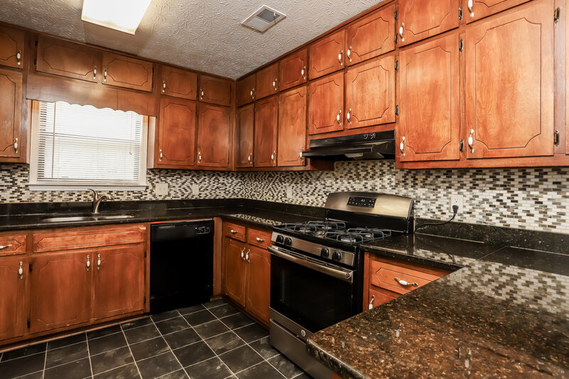 1,855/Mo, 496 Jaywood Drive Stone Mountain, GA 30083 Kitchen View