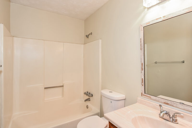 1,860/Mo, 496 Jaywood Drive Stone Mountain, GA 30083 Bathroom View
