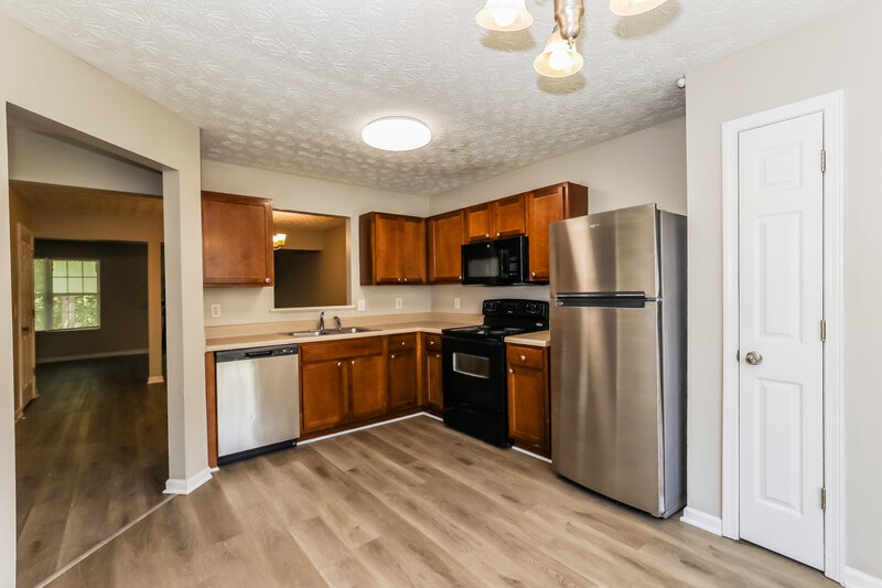 1,570/Mo, 1902 Grove Way Hampton, GA 30228 Kitchen View
