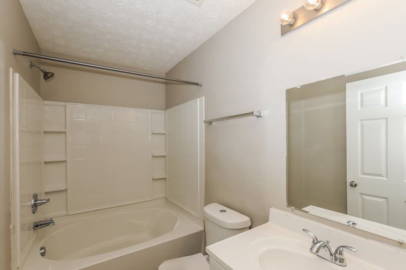 1,570/Mo, 1902 Grove Way Hampton, GA 30228 Bathroom View