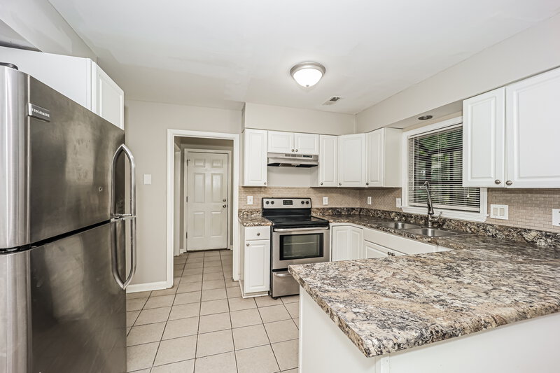 2,285/Mo, 150 Oak Street Fayetteville, GA 30215 Kitchen View 3