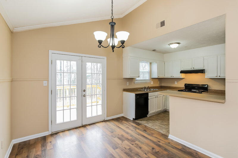 0/Mo, 3451 DEER Trace Lithonia, GA 30038 Dining Room View