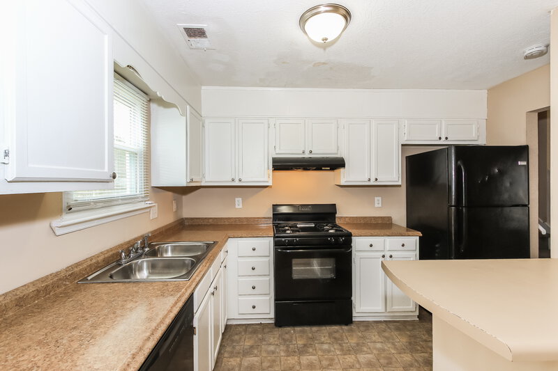 0/Mo, 3451 DEER Trace Lithonia, GA 30038 Kitchen View