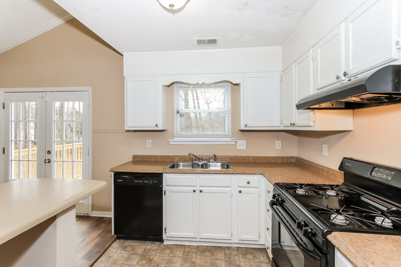 0/Mo, 3451 DEER Trace Lithonia, GA 30038 Kitchen View 2