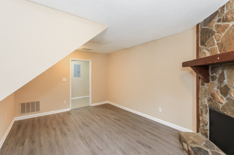 0/Mo, 3451 DEER Trace Lithonia, GA 30038 Family Room View
