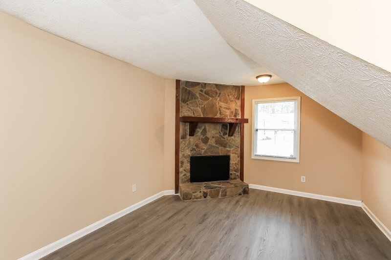 0/Mo, 3451 DEER Trace Lithonia, GA 30038 Family Room View 2