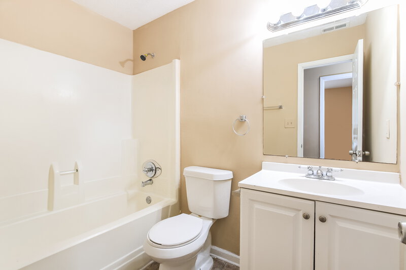 0/Mo, 3451 DEER Trace Lithonia, GA 30038 Bathroom View