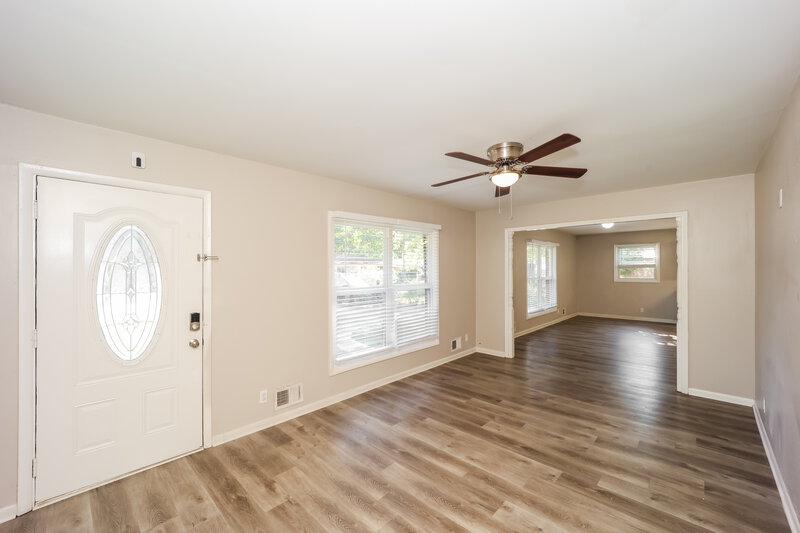 1,595/Mo, 2820 Middleburgh Drive College Park, GA 30349 Living Room View 2