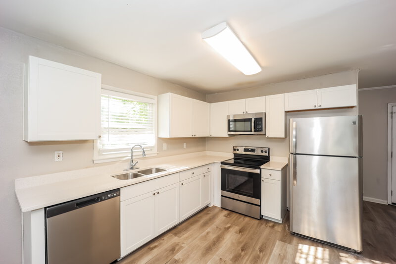 1,595/Mo, 2820 Middleburgh Drive College Park, GA 30349 Kitchen View 2