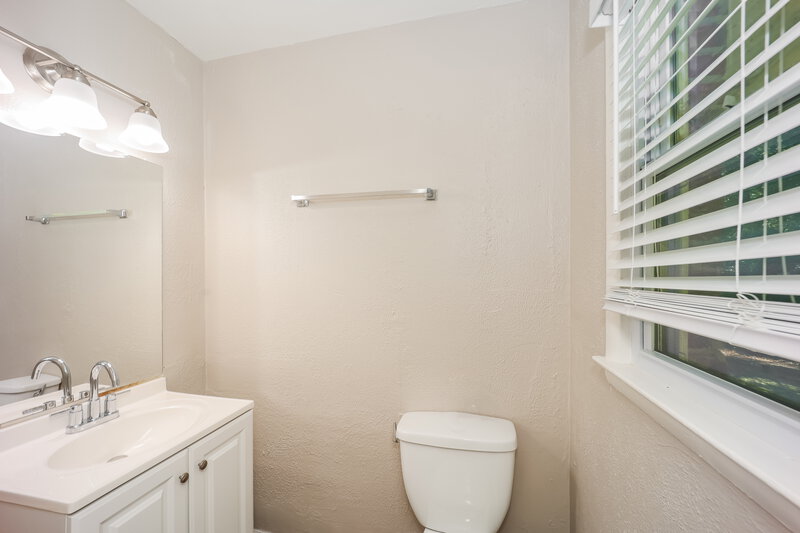 1,595/Mo, 2820 Middleburgh Drive College Park, GA 30349 Main Bathroom View