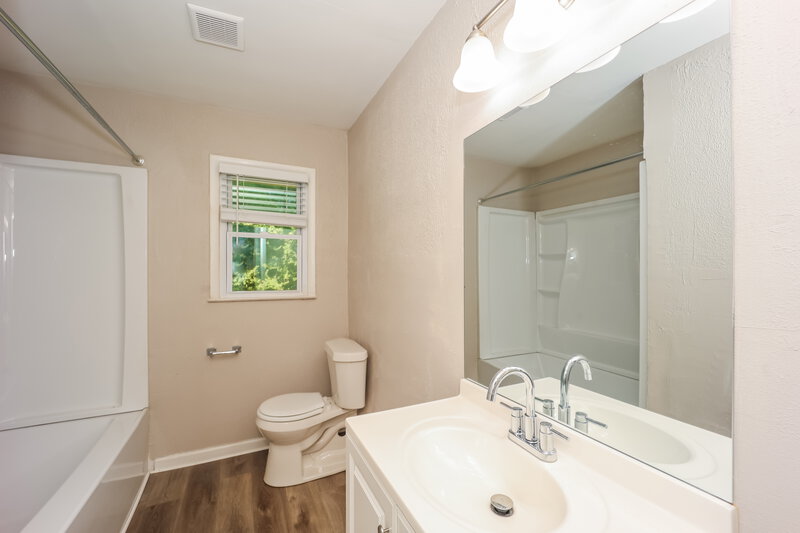 1,595/Mo, 2820 Middleburgh Drive College Park, GA 30349 Bathroom View