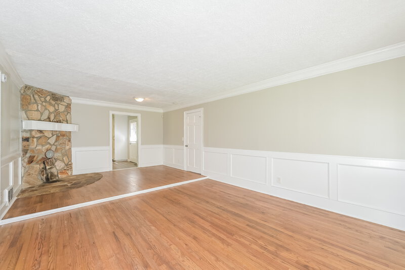 1,605/Mo, 43 Pool Circle Auburn, GA 30011 Living Room View 2