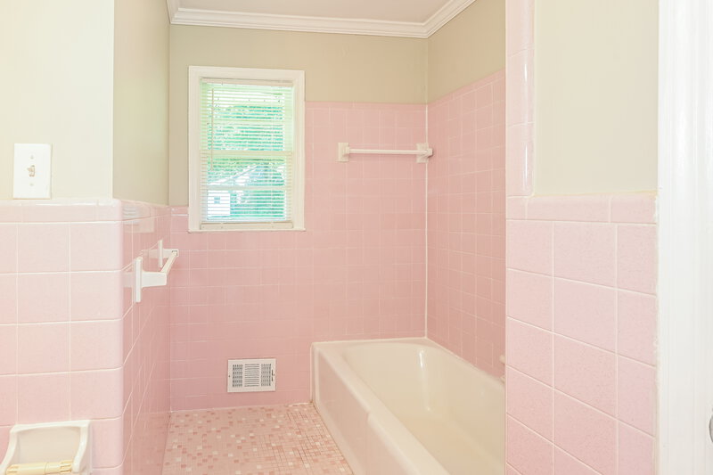 1,605/Mo, 43 Pool Circle Auburn, GA 30011 Main Bathroom View