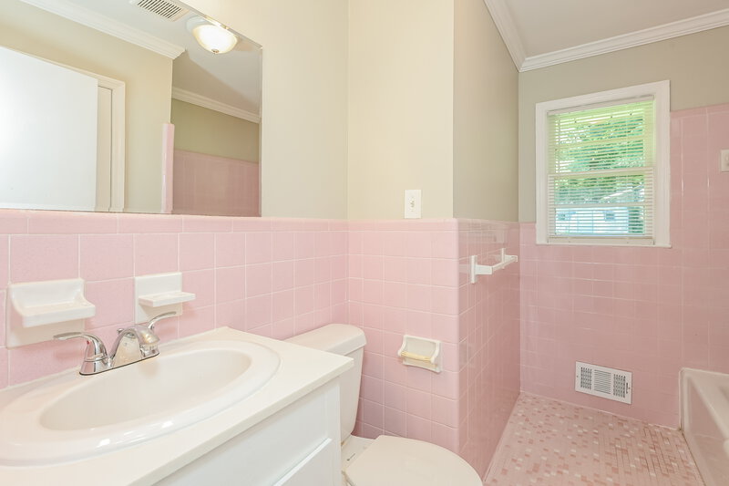 1,605/Mo, 43 Pool Circle Auburn, GA 30011 Main Bathroom View 2