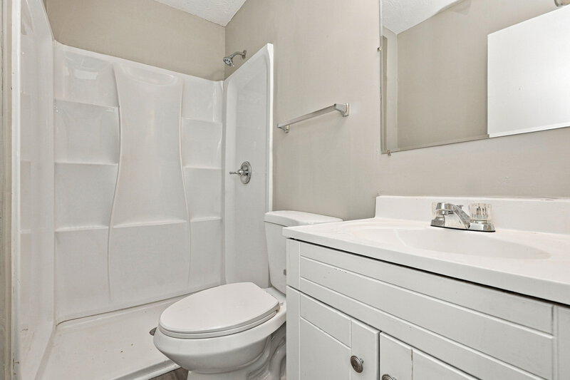 1,540/Mo, 4839 Mainstreet Valley Trace Stone Mountain, GA 30088 Primary Bathroom View