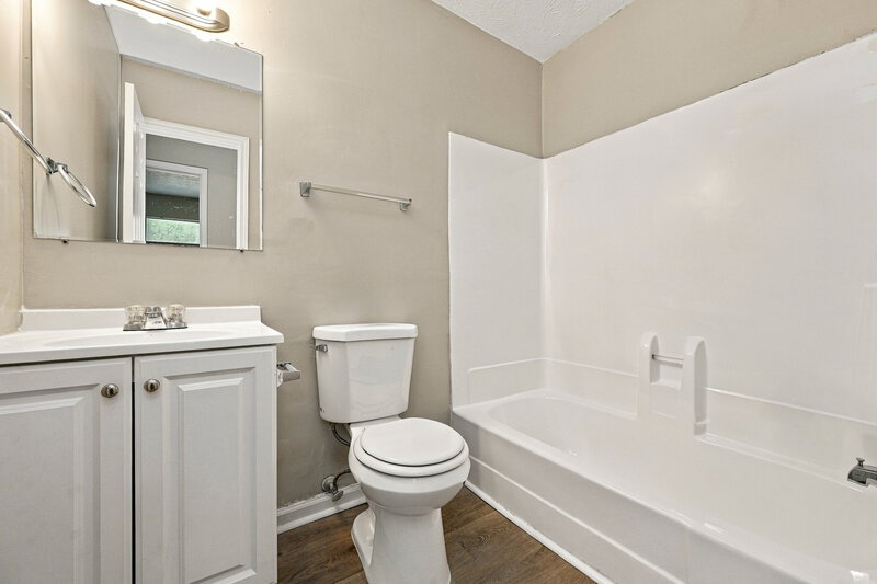 1,540/Mo, 4839 Mainstreet Valley Trace Stone Mountain, GA 30088 Bathroom View