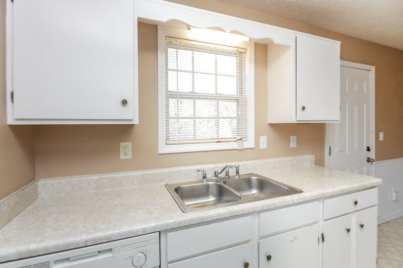 2,220/Mo, 24 Cool Water Court Dallas, GA 30157 Kitchen View