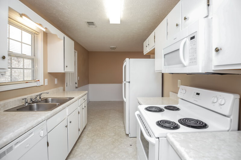 2,220/Mo, 24 Cool Water Court Dallas, GA 30157 Kitchen View 2