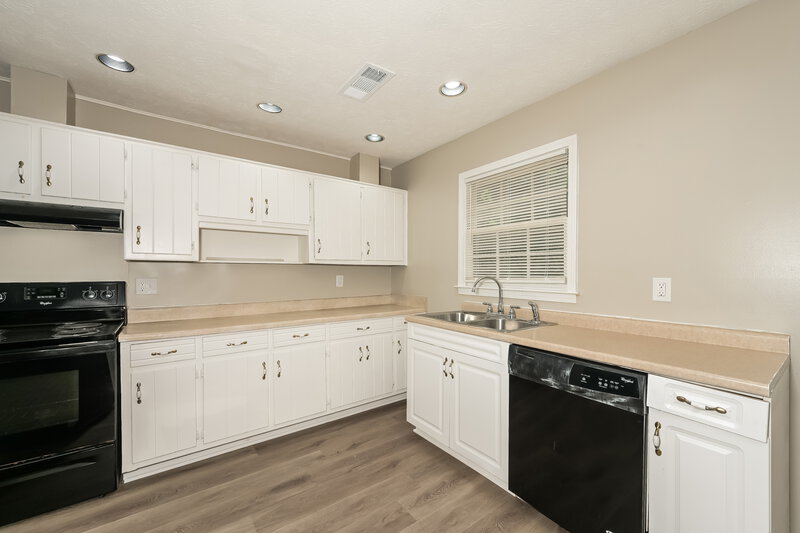 1,700/Mo, 2959 Tiller Trail Stone Mountain, GA 30087 Kitchen View