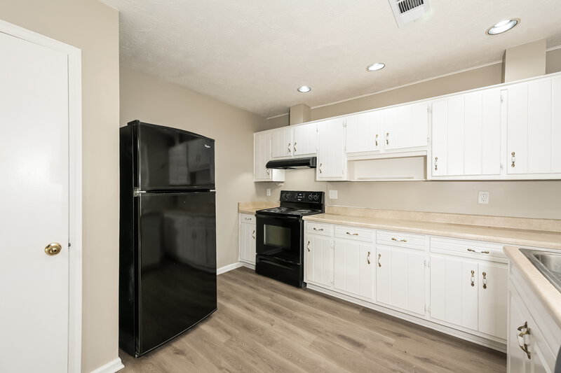 1,700/Mo, 2959 Tiller Trail Stone Mountain, GA 30087 Kitchen View 2