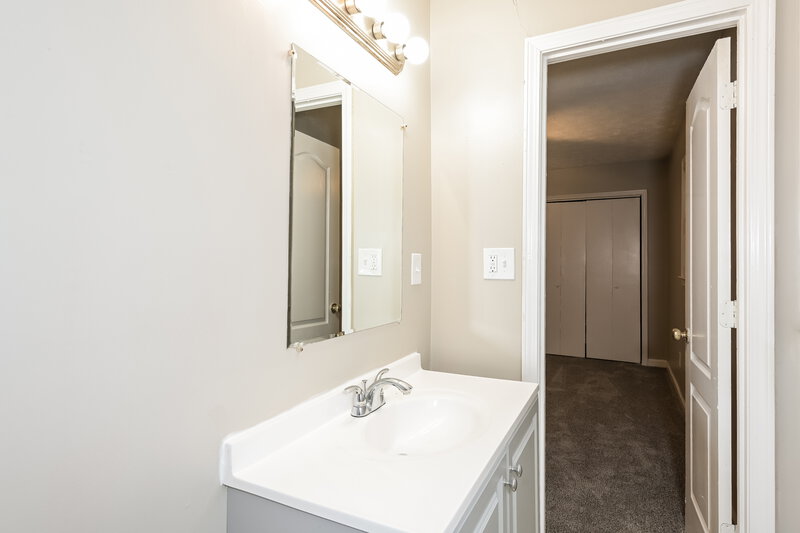 1,700/Mo, 2959 Tiller Trail Stone Mountain, GA 30087 Bathroom View 2