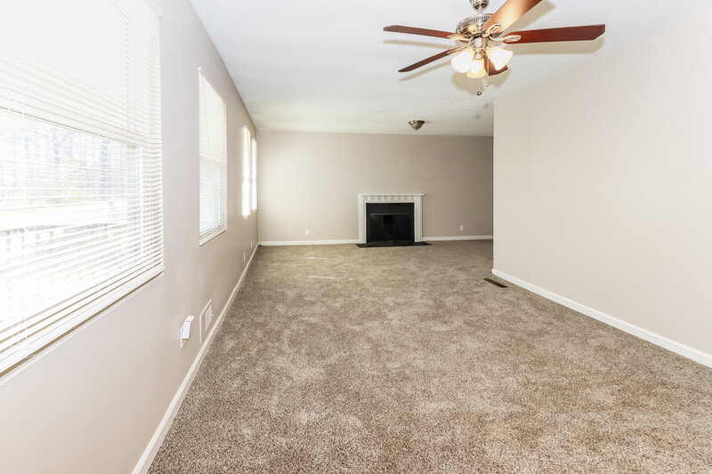 1,435/Mo, 429 Azalea Drive Stockbridge, GA 30281 Living Room View