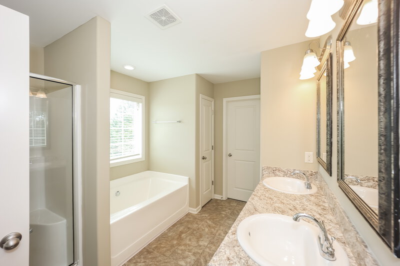 1,699/Mo, 114 Shannon Chase Court Fairburn, GA 30213 Main Bathroom View
