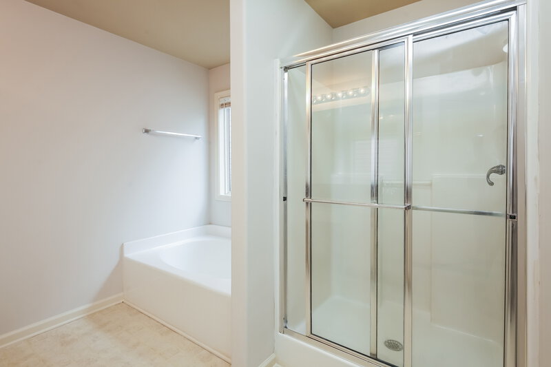 2,065/Mo, 1910 LILY VALLEY DR Lawrenceville, GA 30045 Main Bathroom View