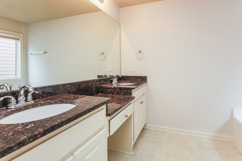 2,065/Mo, 1910 LILY VALLEY DR Lawrenceville, GA 30045 Bathroom View 2