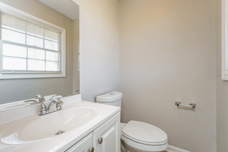 1,725/Mo, 454 New Street Buford, GA 30518 Main Bathroom View