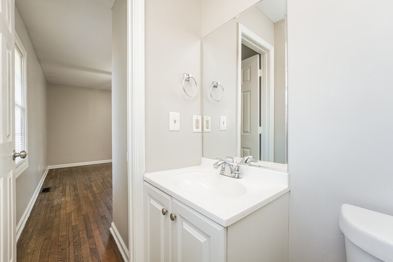 1,725/Mo, 454 New Street Buford, GA 30518 Main Bathroom View 2