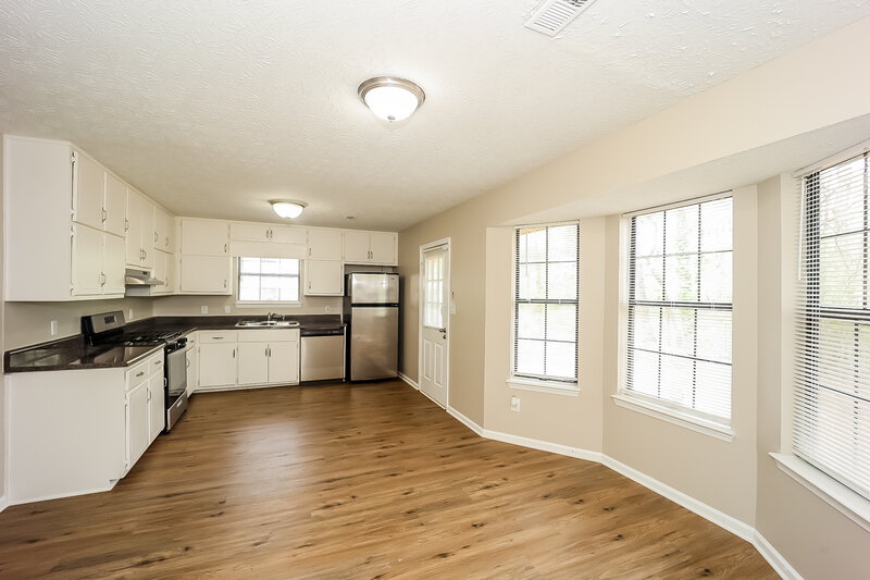 1,670/Mo, 7439 Cardinal Way Riverdale, GA 30274 Kitchen View