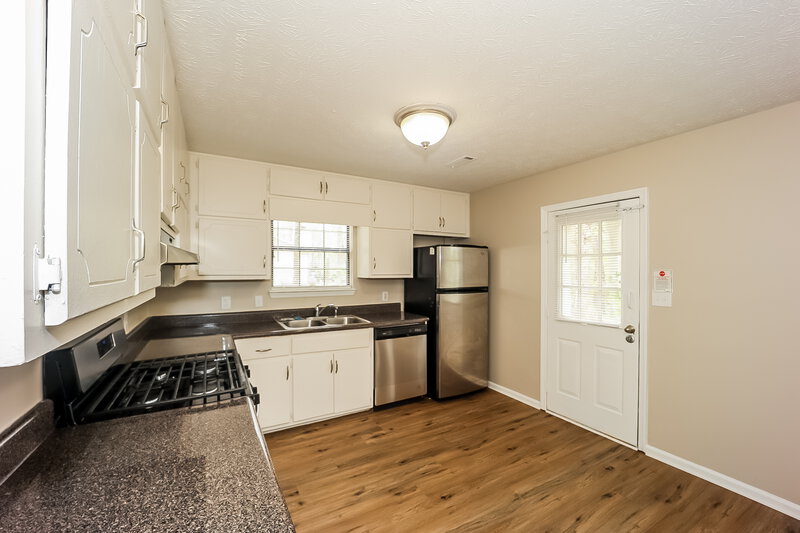 1,670/Mo, 7439 Cardinal Way Riverdale, GA 30274 Kitchen View 3