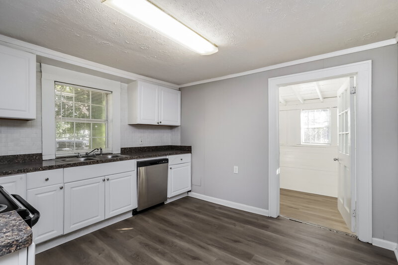 1,495/Mo, 195 Neely Hammonds Road Covington, GA 30014 Kitchen View 2