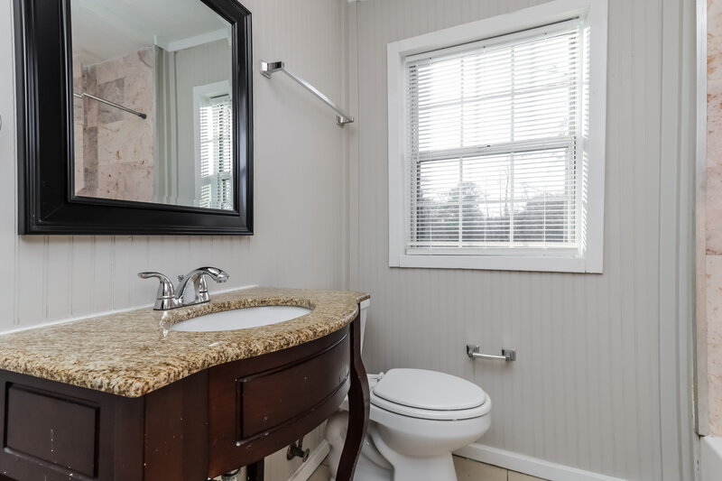 1,495/Mo, 195 Neely Hammonds Road Covington, GA 30014 Bathroom View
