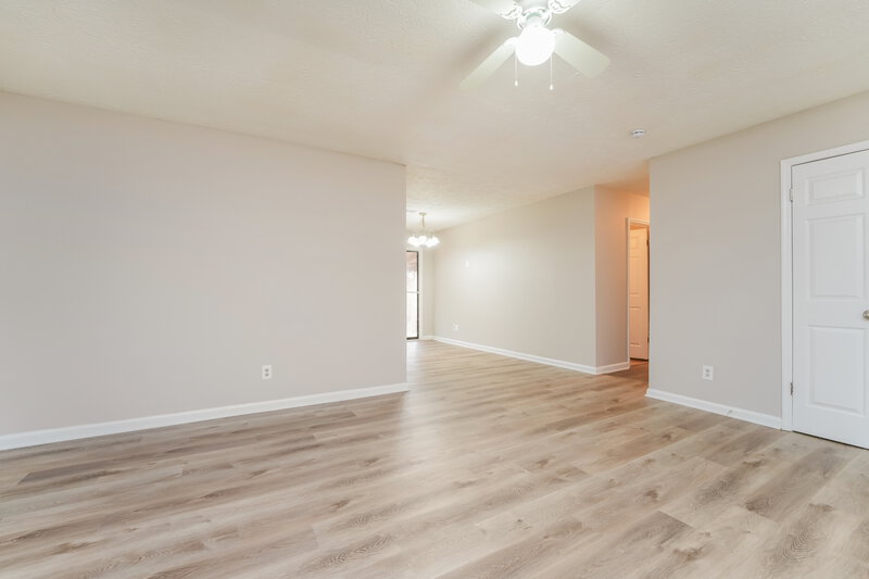 1,690/Mo, 4964 Galbraith Circle Stone Mountain, GA 30088 Living Room View