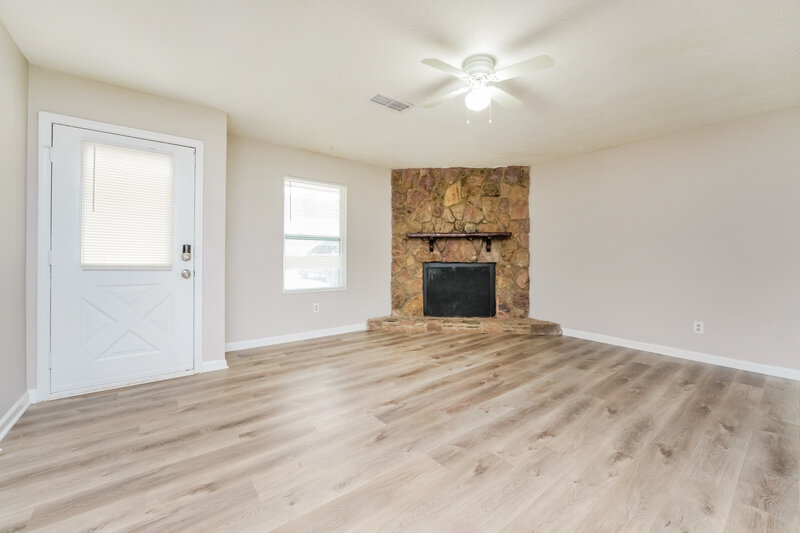 1,690/Mo, 4964 Galbraith Circle Stone Mountain, GA 30088 Living Room View 2