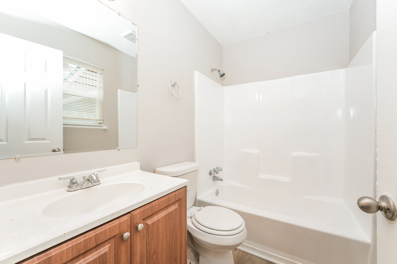 1,690/Mo, 4964 Galbraith Circle Stone Mountain, GA 30088 Main Bathroom View